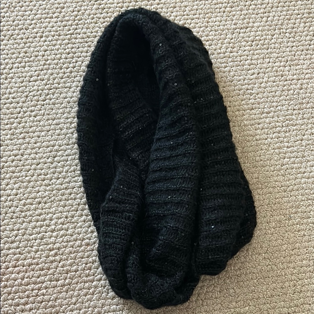 ✨Moving Sale✨ Black Knit Infinity Scarf